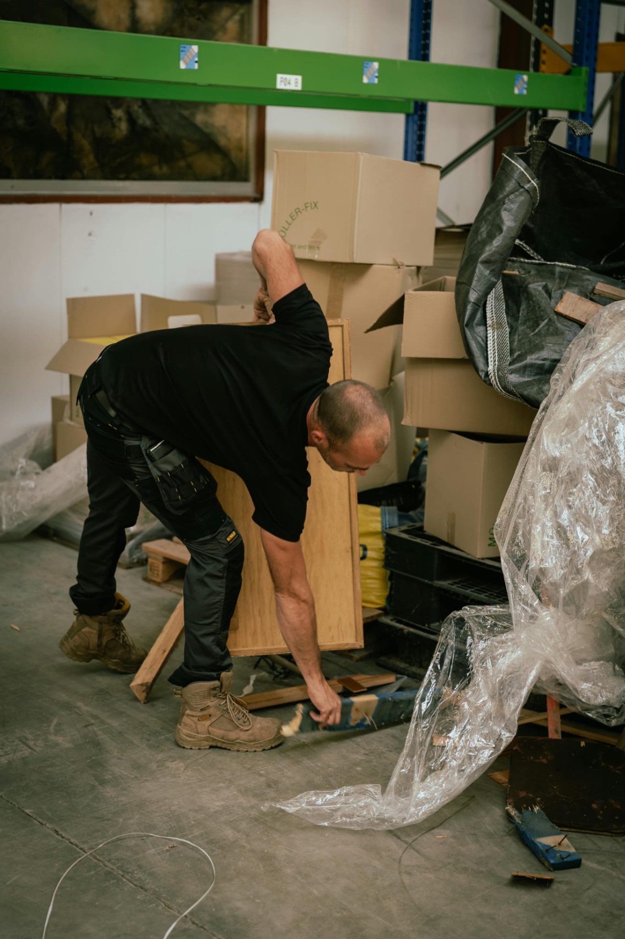 bedrijventerrein opruimen, bedrijfsterrein opruimen, brandgang vrijmaken, vluchtweg vrijmaken, nooduitgang vrijmaken, brandweertoegang vrijmaken, bedrijfsafval afvoeren, magazijn leegmaken, loods ontruimen, bedrijfsontruiming Limburg